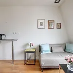 Marais, Seine 1br Ac By Melvane